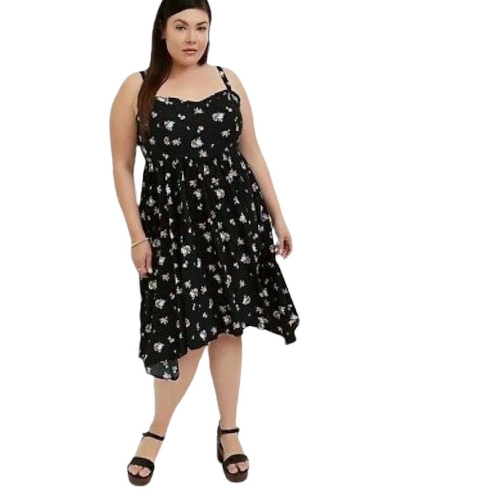 Torrid Women’s Size 00 (M/L- 10) Black Floral ChallIis Sharkbite Dress